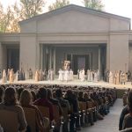 © J. Weber, Passionsspiele 2022: Draufsicht auf Bühne von Zuschauertribüne © J. Weber, Passionsspiele 2022: Draufsicht auf Bühne von Zuschauertribüne